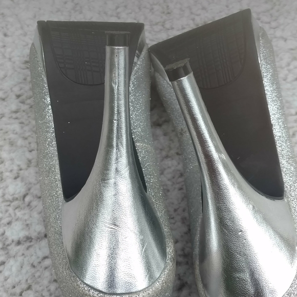 Shoe - Picture 3 of 3